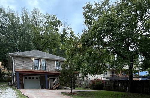 Noel House | Cheerful, 4 bedroom family home. Walking distance to the Elk river.