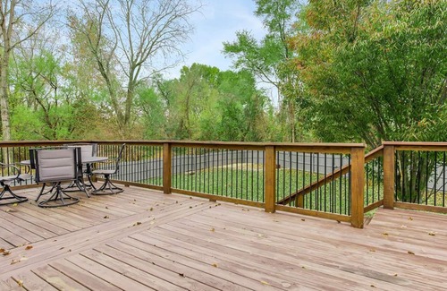 Grandview House | Cheerful 4 bedroom home on a quiet cul-de-sac