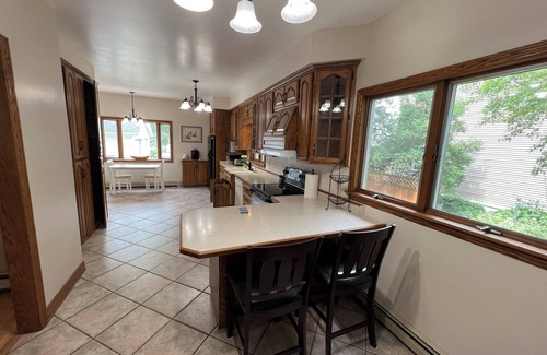 East End House | Cheerful 4 Bedroom home close to the waters edge.