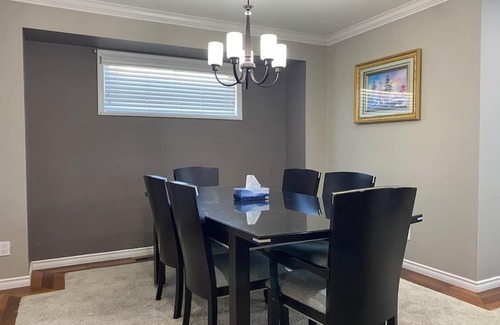 Langley House | Cheerful 4 Bedroom House with Huge Patio
