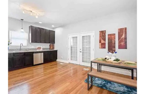Washington Park House | Cheerful 4 bedroom smart home w/indoor fireplace