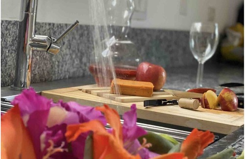 Washington Park House | Cheerful 4 bedroom smart home w/indoor fireplace
