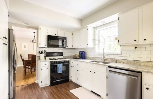 Indianapolis House | Cheerful 4-bedroom home in North Central Indy