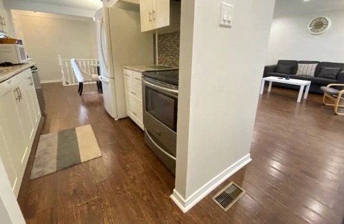 Hamilton House | Cheerful 4 Bedrooms Bungalow House