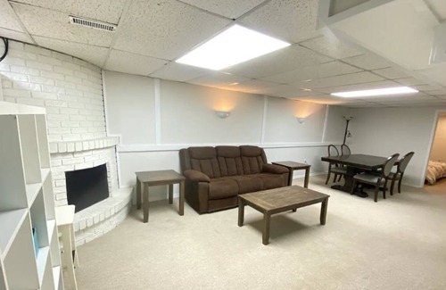 Hamilton House | Cheerful 4 Bedrooms Bungalow House