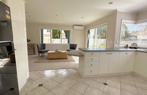Dannemora House | Cheerful 4 bedrooms home with stunning sunshine