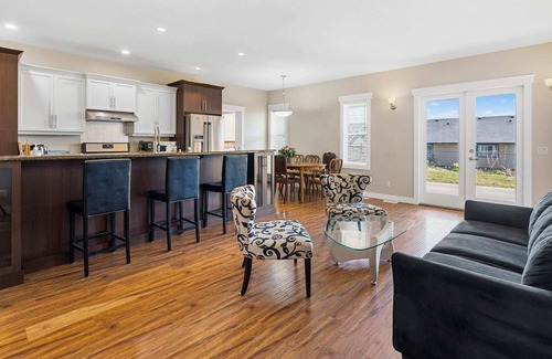 Sol Terra Ranch House | Cheerful 4BD Home in Kelowna