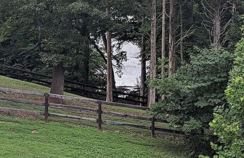 Livingston Villa | Cheerful 4Br Water View Lakehouse with Dock & More