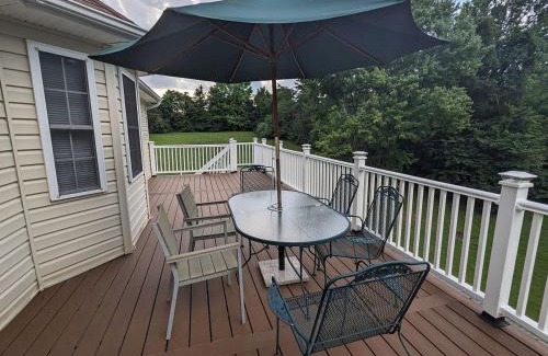 Livingston Villa | Cheerful 4Br Water View Lakehouse with Dock & More