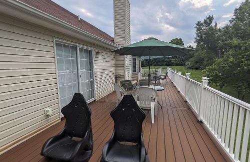 Livingston Villa | Cheerful 4Br Water View Lakehouse with Dock & More