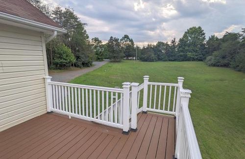 Livingston Villa | Cheerful 4Br Water View Lakehouse with Dock & More