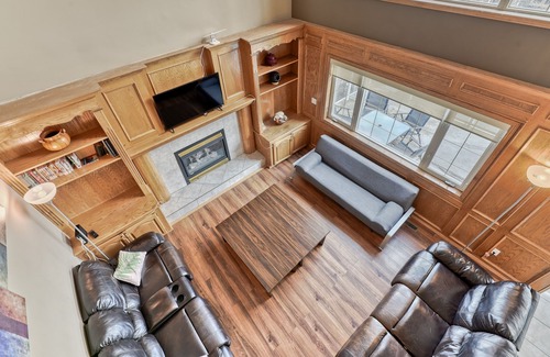 Chestermere House | Cheerful 5-bedroom home close to Chestermere lake