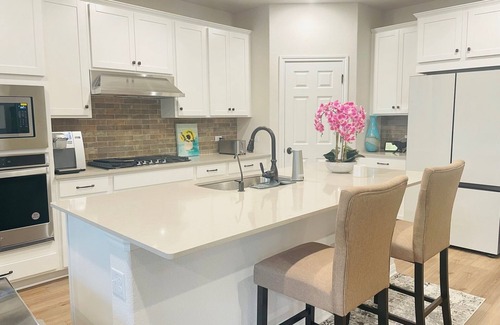 Manor House | Cheerful 5 bedroom Home - 6 miles from Samsung