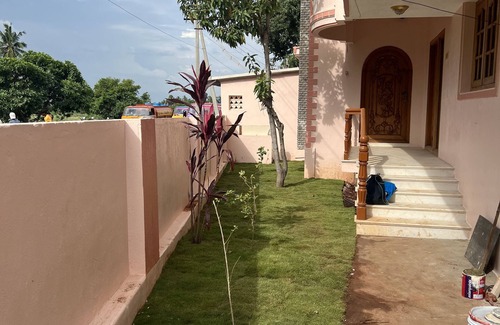 Coimbatore Villa | Cheerful 5- bedroom villa in Thudiyalur with Mountain View