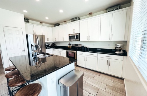 Peoria House | Cheerful 5-BR Family Friendly Home, Perfect Spot