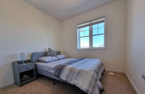 Halton Regional Municipality House | Cheerful and Cozy 2 Bedroom 2 Bathroom Townhouse