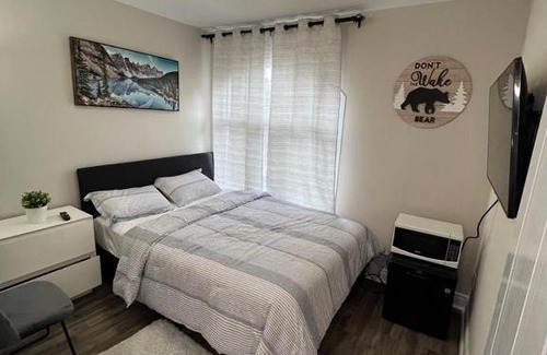 Brampton West Apartment | Cheerful and Cozy Bedroom with a street view close to Airport in the Heart of Brampton