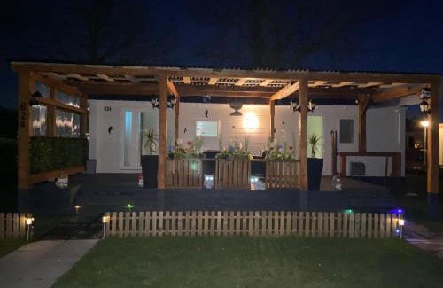 Dirkshorn Ski Chalet | Cheerful and relaxing chalet Viena(Park deHorn824)