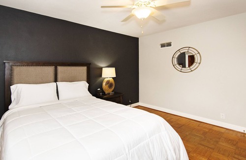 Lindenwood Park House | Cheerful and spacious 2 bedroom home with parking