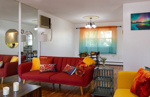 Baldwin House | Cheerful & Beautiful 3-Bedroom Ranch with parking in Baldwin, NY