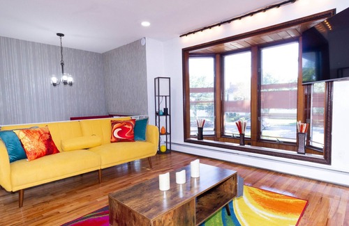 Baldwin House | Cheerful & Beautiful 3-Bedroom Ranch with parking in Baldwin, NY