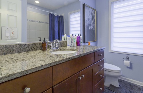 Bensenville Bed & Breakfast | Cheerful bedroom 3 for 2 guests