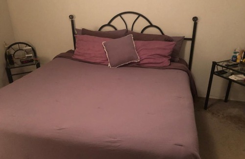 Austin House | Cheerful bedroom free parking approx 15 mins to downtown Chicago!
