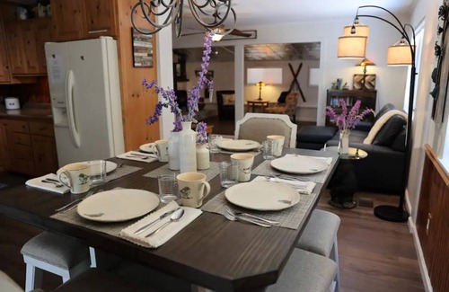 Pauma Valley Cabin | Cheerful Bluebird Crest Cabin with indoor fireplace