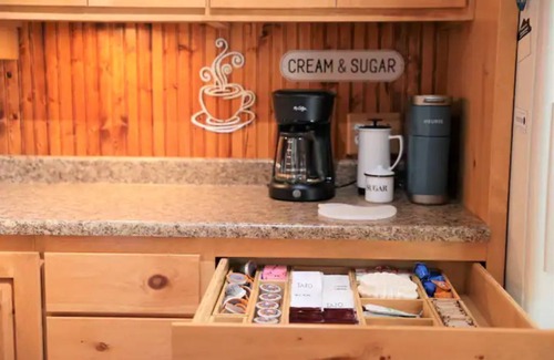 Pauma Valley Cabin | Cheerful Bluebird Crest Cabin with indoor fireplace