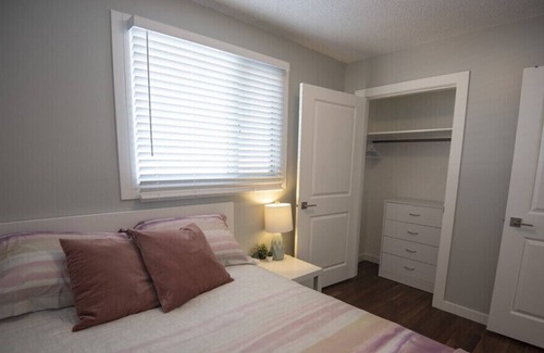Prince George House | Cheerful Bright 3BDR Quiet Neighborhood Dog Friendly