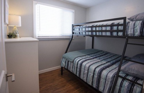 Prince George House | Cheerful Bright 3BDR Quiet Neighborhood Dog Friendly