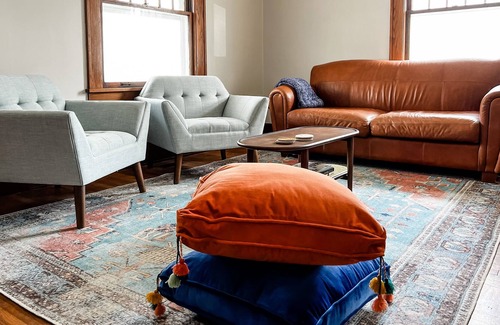 Lawrence House | Cheerful bungalow central to KU and downtown