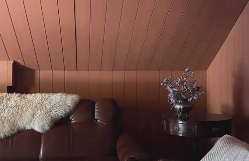 Centennial House | Cheerful Burlington 2 Bedroom