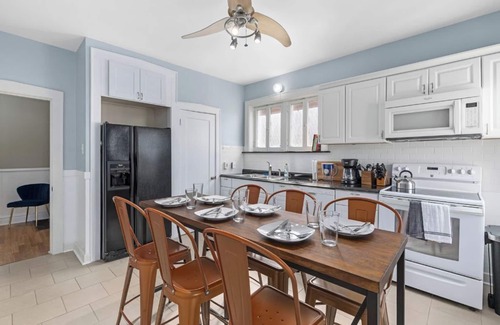St. Louis House | Cheerful Charm, Ideal 4 Longer Stays, Fast WiFi