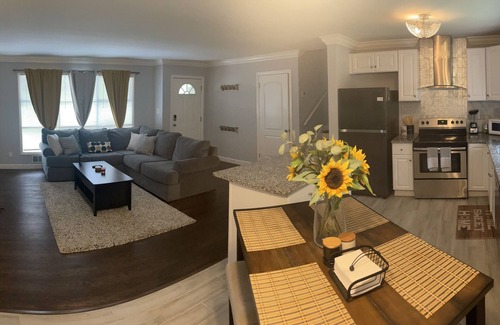 Candler-McAfee House | Cheerful Clean Cozy 3bdr stay