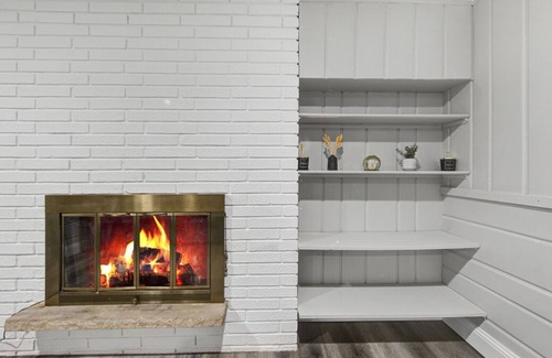 Minnetonka House | Cheerful, Cozy, 4 bedroom home with fireplaces