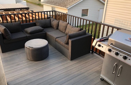 Red Deer House | Cheerful, cozy 4 bedroom house w/hot tub and firepit area