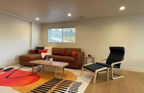 Granite Ridge House | Cheerful Designer Condo w/City & Mountain Views