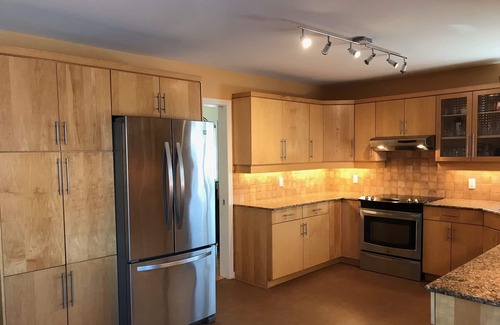 Fort Gary House | Cheerful family friendly house w/hot tub and large yard