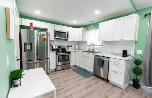 Sioux Falls House | Cheerful Family Home w/Basketball Court/Gazebo