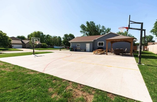 Sioux Falls House | Cheerful Family Home w/Basketball Court/Gazebo