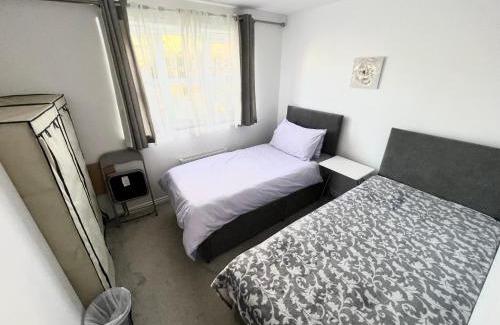 Heeley House | Cheerful Heeley Home