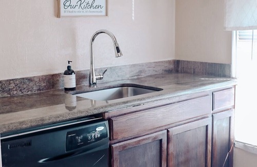 North Park House | Cheerful home close to down town provo, I-15, BYU