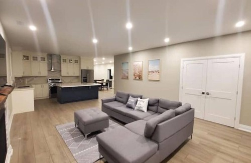 Rosedale House | Cheerful home in a desirable area of Hamilton