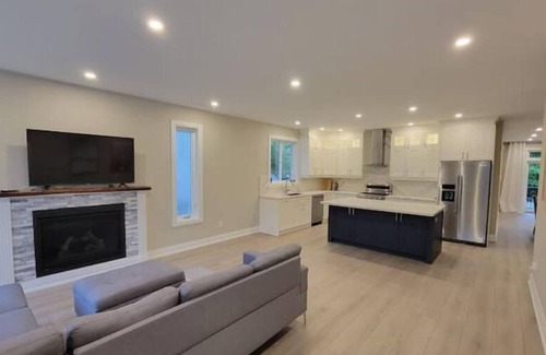 Rosedale House | Cheerful home in a desirable area of Hamilton