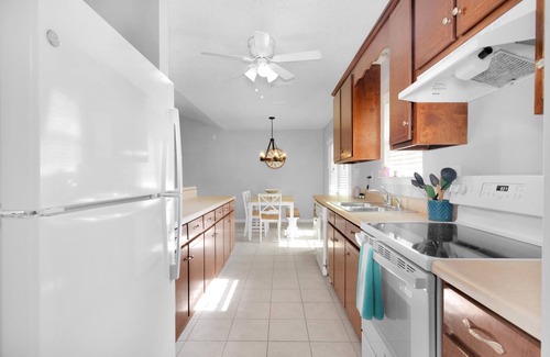 Foley House | Cheerful home near OWA amusement & sports complex - Smoke free property