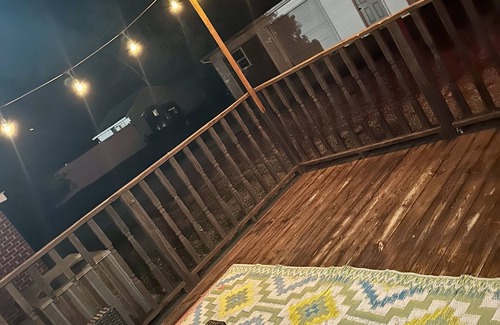 Florence House | Cheerful home with plenty of privacy and entertainment room.