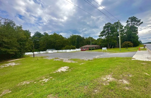 Florence House | Cheerful home with plenty of privacy and entertainment room.
