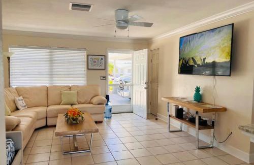 Caloosahatchee House | Cheerful home with two Bedrooms