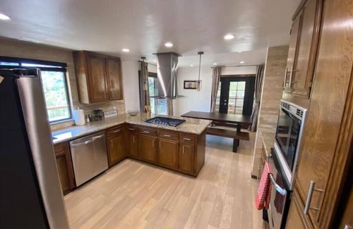 Three Rivers House | CHEERFUL HOUSE WITH RIVER AND MOUNTAIN VIEWS! NEW
